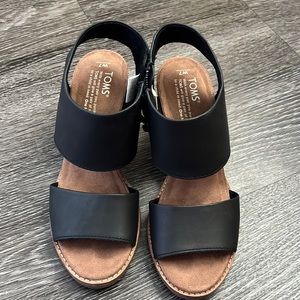 Like new! TOMS Majorca Cutout Sandals in Black Leather Size 7